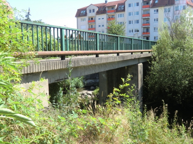 Fußwegbrücke verlängerte Winterfeldtstraße / Ucker