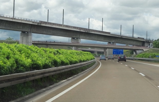 K 20 Kreisstraßenbrücke / A 71 Autobahn Sangerhausen - Würzburg, mittlere Brücke