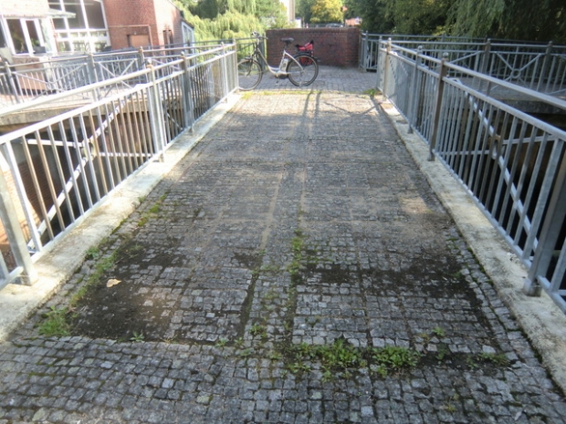 Fußwegbrücke am Sperrwek / Ilmenau