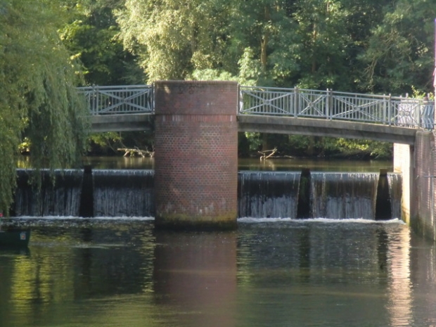Fußwegbrücke am Sperrwek / Ilmenau