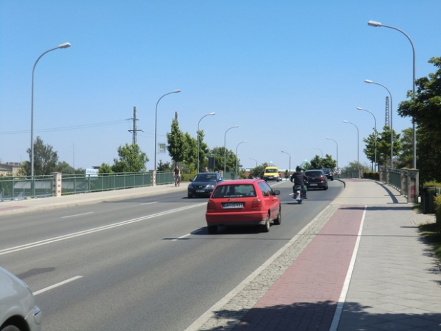 L 26 Brüssower Alleebrücke / Grabowstraße, im Bildvordergrund