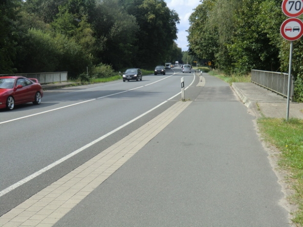 B 4 Bundesstraßenbrücke / Grabenzulauf zur Ilmenau