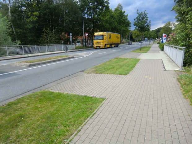 B 4 Uelzener Straßenbrücke / Bachzulauf zur Ilmenau