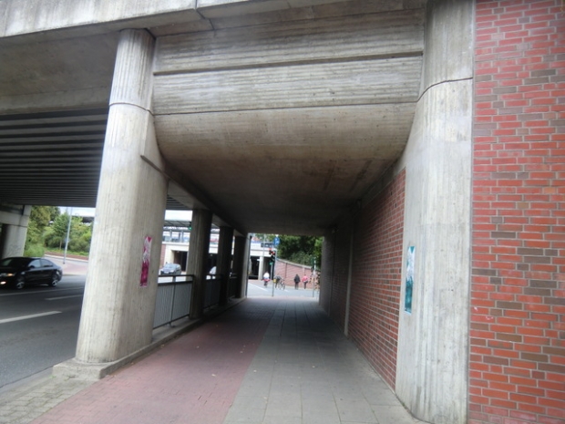 Westliche EÜ südlich Hauptbahnhof / Altenbrückertorstraße, im Bildvordergrund