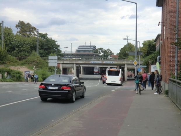 EÜ südlich Hauptbahnhof / Altenbrückertorstraße, im Bildhintergrund