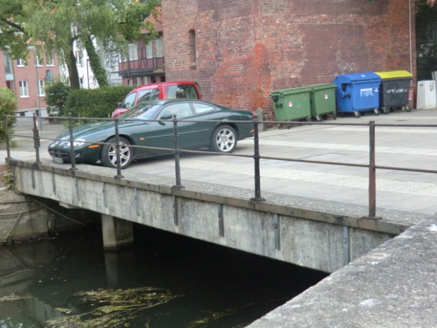Parkplatzbrücke am neuen Wasserturm / Ilmenau