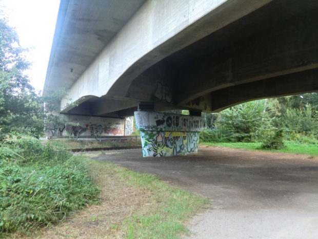 A 39 Autobahnbrücke Lüneburg - Hamburg / Ilmenau u. 1 Uferbegleitweg und ein Industriegleis