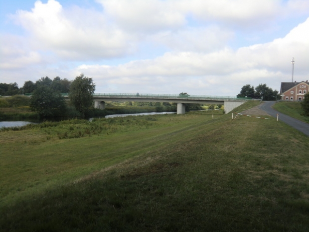 K 49 Kreisstraßenbrücke / Ilmenau und 1 Weg am Deich