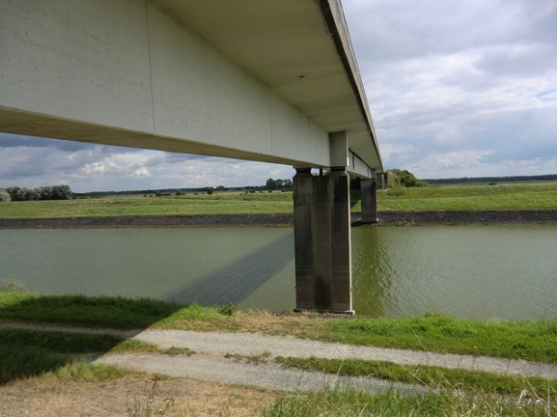 Ortsstraßenbrücke / Elbe - Seitenkanal