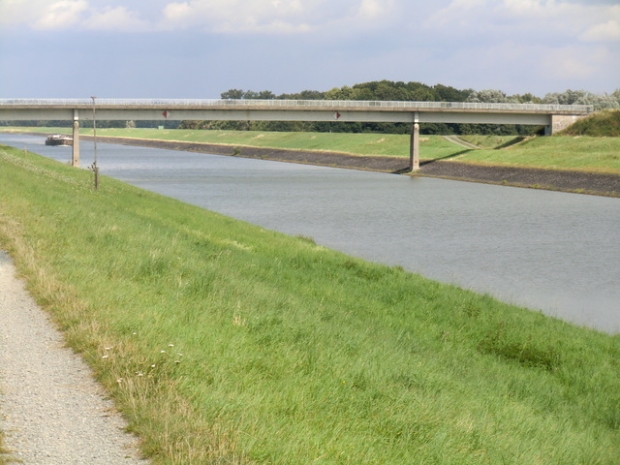 Ortsstraßenbrücke / Elbe - Seitenkanal