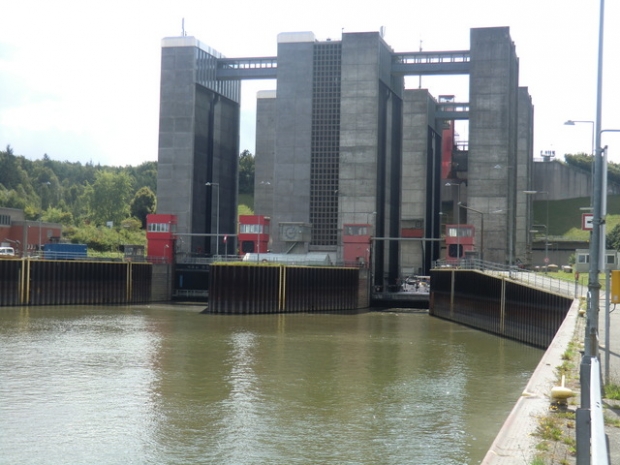 Arbeitswegbrücke NO am Schiffshebewerk Scharnebeck, im Bild links oben