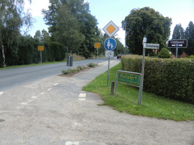 Fußwegbrücke neben der K 2 Straße am Kronberg / Graben zur Neetze