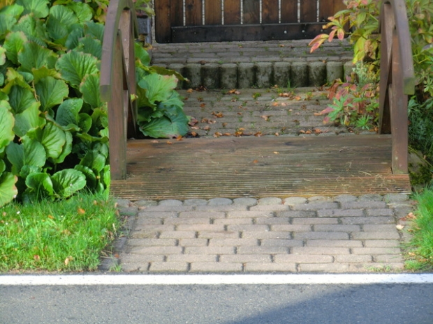 Hauszugangsbrücke / Straßengraben an der L 34