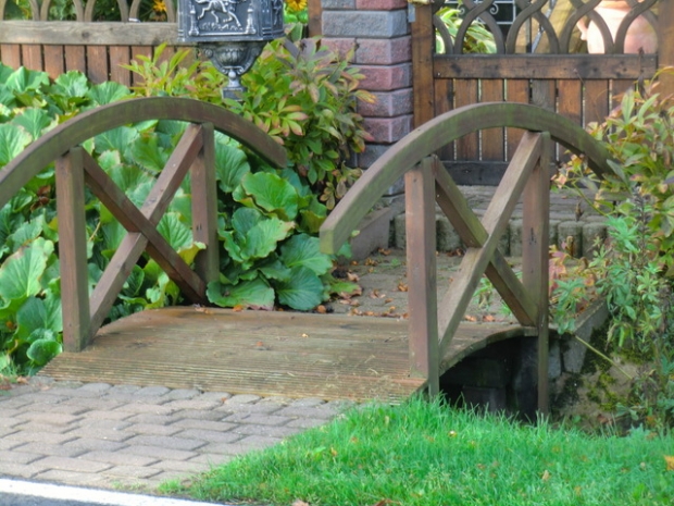 Hauszugangsbrücke / Straßengraben an der L 34