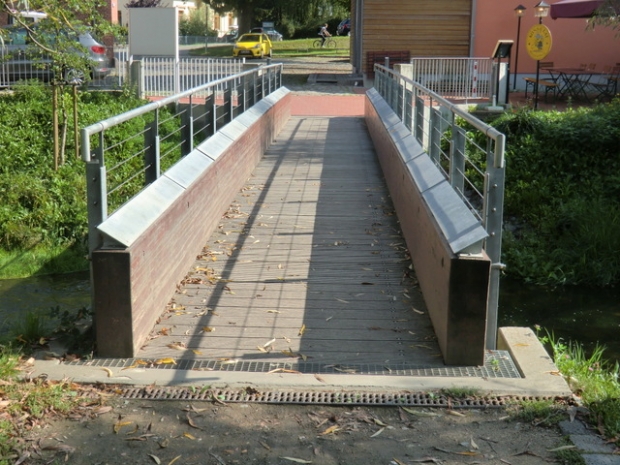 Fußwegbrücke bei der Vierradenmühle / Oberbach