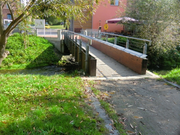 Fußwegbrücke bei der Vierradenmühle / Oberbach