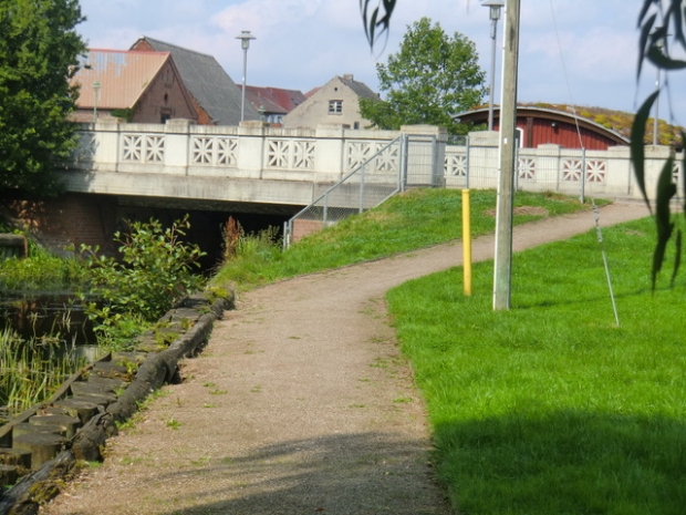 Fritz Reuter Straßenbrücke / Tollense westlicher Verlauf
