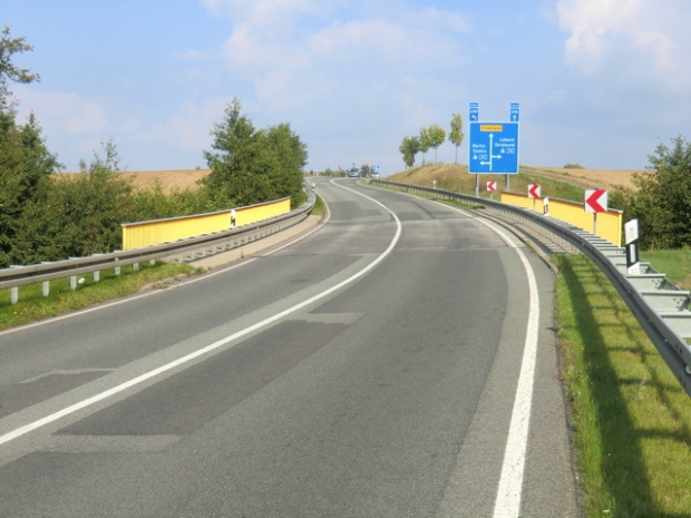 L 28 Landstraßenbrücke / Zufluß zum Kleinen Landgraben