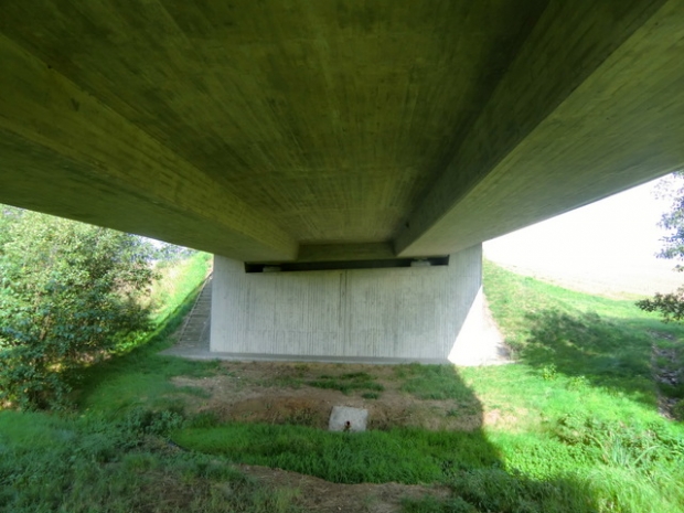 L 28 Landstraßenbrücke / Zufluß zum Kleinen Landgraben