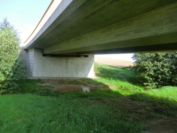 L 28 Landstraßenbrücke / Zufluß zum Kleinen Landgraben