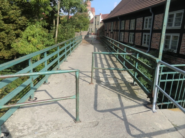 Fußwegbrücke an der Wassermühle / Mühlteichabfluß zur Datze