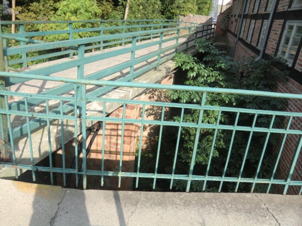 Fußwegbrücke an der Wassermühle / Mühlteichabfluß zur Datze