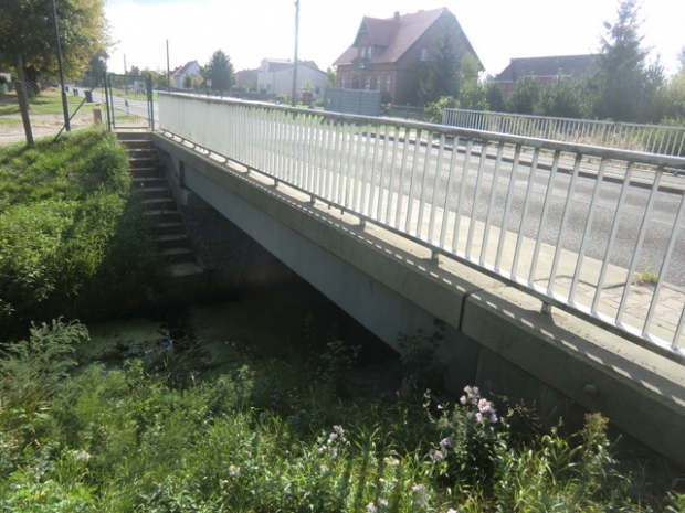 L 28 Dorfstraßenbrücke / Zulaufgraben zur Zarow