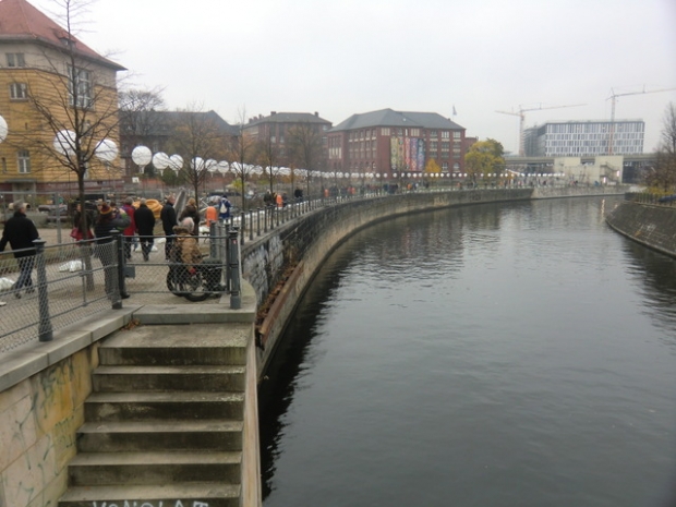 Humboldthafenbrücke, Bilder zum 25. Jahrestag des Mauerabrisses