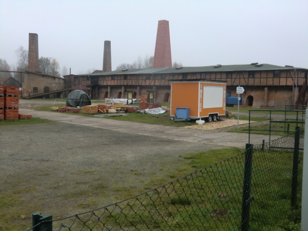 Förderbrücke mit Gleisaufzug zum Ringbrandofen / Betiebsweg
