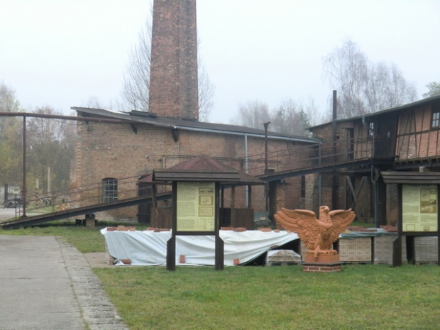 Förderbrücke mit Gleisaufzug zum Ringbrandofen / Betiebsweg