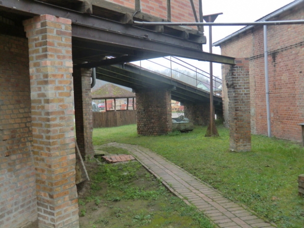 Förderbrücke mit Gleisaufzug zum Ringbrandofen / Betiebsweg