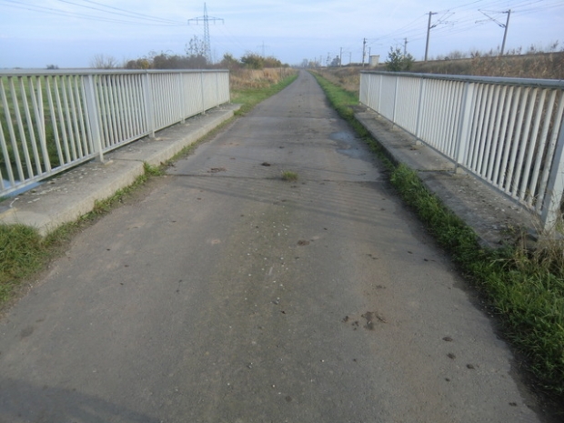 Wartungsstraßenbrücke für die Bahnanlage / Seegraben
