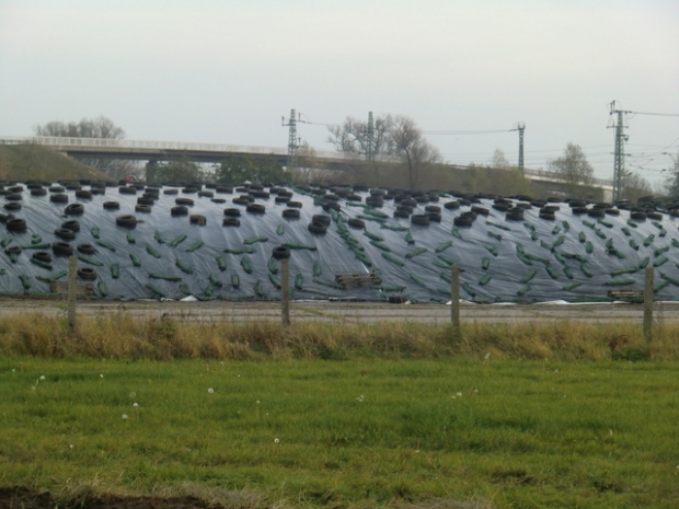 Straßenbrücke Zur alten Ziegelei / B5 Bundesstraße, rechts im Bild