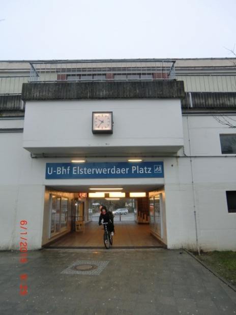 EÜ Strecke U 5 stadteinwärts / Zu- und Durchgang Bf. Elsterwerdaer Platz