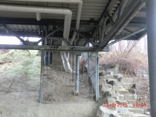 Fußwegbrücke zur Wohntheke