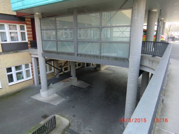Notarztwagenbrücke am Krankenhaus St. Marien ( Maria Trost )