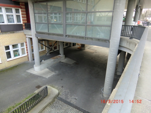 Notarztwagenbrücke am Krankenhaus St. Marien ( Maria Trost )