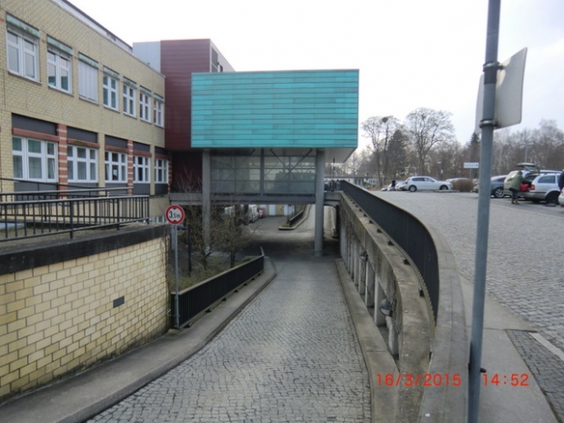 Notarztwagenbrücke am Krankenhaus St. Marien ( Maria Trost )