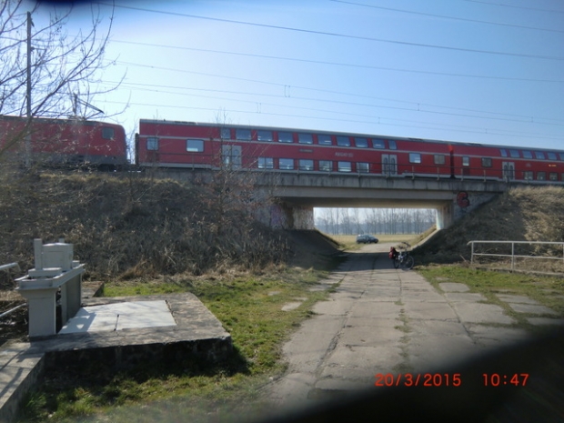 Feldstraßenbrücke / Überleiter Nuthegraben , im Bildvordergrund