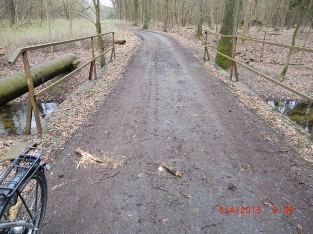 Rohrbrücke im Forst Fredersdorfer Mühlenfließ, links im Bild