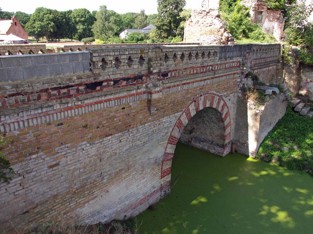 Schlossbrücke Basedow