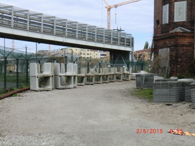 Kabelbrücke Markgrafendamm, im Bildvordergrund