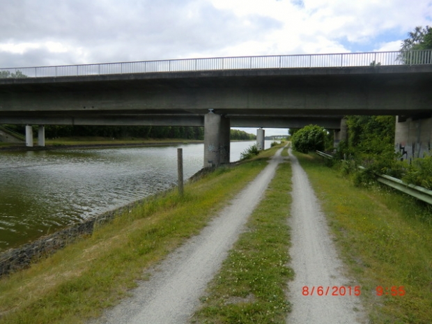 L 221 Bilmer Strauch Landstraßenbrücke / Elbe-Seitenkanal und 1 Gleis, im Bildhintergrund