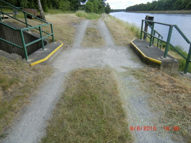 Uferbegleitwegbrücke / Abflußgraben