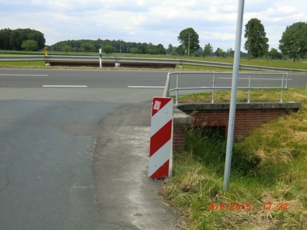 B 244 Bundesstraßenbrücke Alt Isenhagen / Entwässerungsgraben