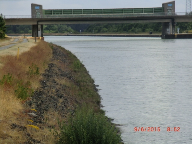 Mühlenwegbrücke / Elbe-Seitenkanal, im Bildvordergrund