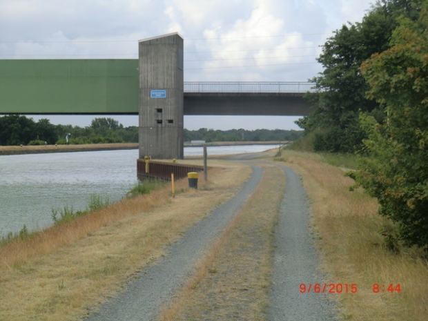 Wartungswegbrücke am Sicherheitstor / Elbe-Seitenkanal, links im Bild