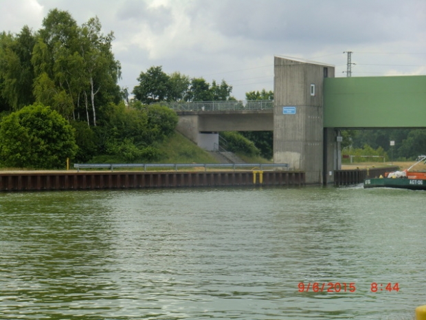 Wartungswegbrücke am Sicherheitstor / Elbe-Seitenkanal, rechts im Bild