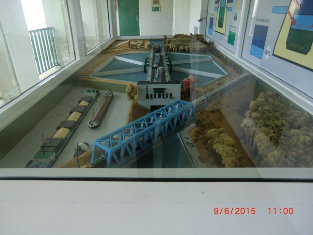 Steuerungshausbrücke der Schleuse Sülfeld Nord / Mittelandkanal, in der Besucheretage