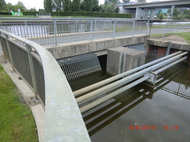 L 322 Berliner Straßenbrücke / Mittellandkanal und EU Wolfsburg - Oebisfelde, im Bildhintergrund rechts